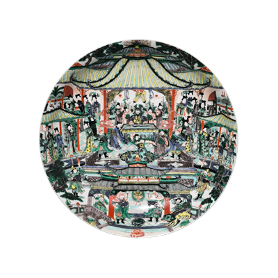 Lot 26: Large Dish with Figures Performing a Court Banquet Dance 五彩宫廷宴舞人物纹大盘