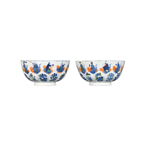 Lot 27: Polychrome and Gilt Bowl with Scalloped Rim 五彩描金人物纹花口碗 - Image 1