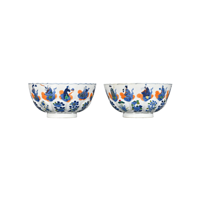 Lot 27: Polychrome and Gilt Bowl with Scalloped Rim 五彩描金人物纹花口碗