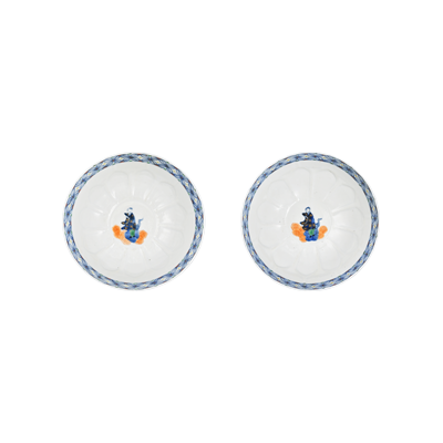 Lot 27: Polychrome and Gilt Bowl with Scalloped Rim 五彩描金人物纹花口碗