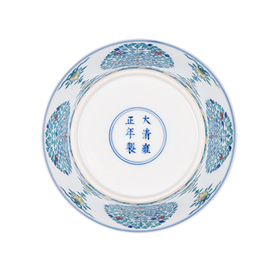 Lot 29: Doucai Horseshoe-shaped Bowl with Medallion Floral Patterns 斗彩团花纹马蹄碗