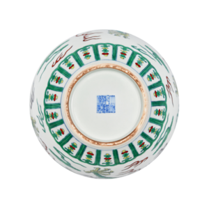 Lot 34: Doucai Covered Jar with Dragon Design 斗彩龙纹盖罐 - Image 3