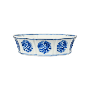 Lot 37: Blue and White Ten-sided Washer with Dragon and Phoenix Design 青花龙凤纹十棱洗 - Image 2