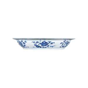 Lot 43: Large Blue and White Dish with Floral Design 青花花卉纹大盘 - Image 2