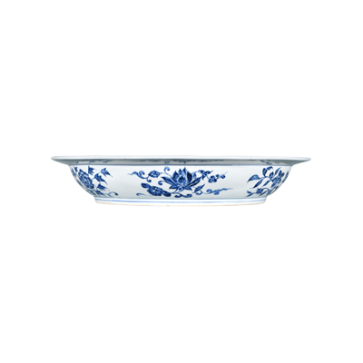 Lot 43: Large Blue and White Dish with Floral Design 青花花卉纹大盘