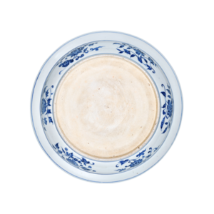 Lot 43: Large Blue and White Dish with Floral Design 青花花卉纹大盘 - Image 3