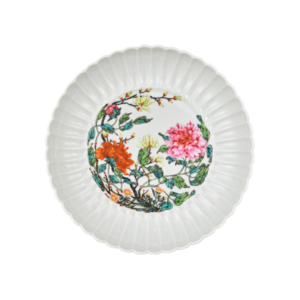 Lot 48: Famille Rose Dish with Chrysanthemum-petal Rim and Spray Peony Design 粉彩折枝牡丹纹菊瓣盘 - Image 1