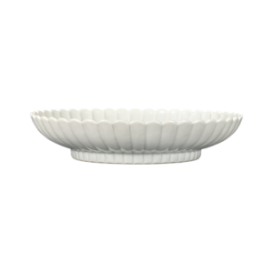Lot 48: Famille Rose Dish with Chrysanthemum-petal Rim and Spray Peony Design 粉彩折枝牡丹纹菊瓣盘 - Image 3
