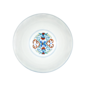 Lot 57: Doucai Bowl with Honeysuckle Pattern 斗彩忍冬纹碗 - Image 1