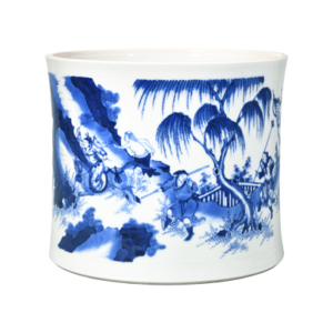 Lot 61: Blue and White Brush Pot Depicting Xiao He Pursuing Han Xin Under the Moon 青花萧何月下追韩信人物纹笔筒 - Image 1