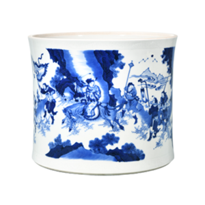 Lot 61: Blue and White Brush Pot Depicting Xiao He Pursuing Han Xin Under the Moon 青花萧何月下追韩信人物纹笔筒 - Image 3