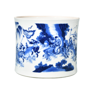 Lot 61: Blue and White Brush Pot Depicting Xiao He Pursuing Han Xin Under the Moon 青花萧何月下追韩信人物纹笔筒 - Image 2