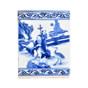 Lot 62: Blue and White Square Brush Pot with Figural Decoration 青花人物纹四方笔筒 - Image 1