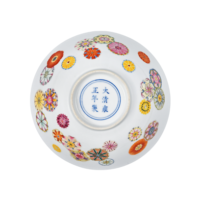 Lot 63: Famille Rose Bowl 粉彩皮球花纹碗