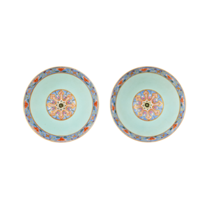 Lot 66: Famille Rose Bowl with Medallion Floral Design 胭脂红地粉彩团花纹碗 - Image 4